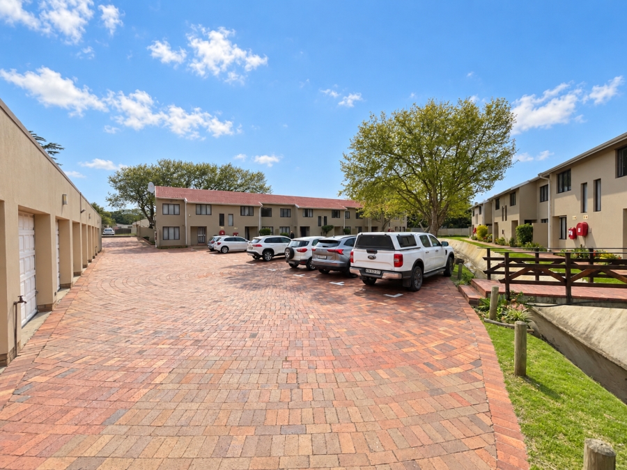 3 Bedroom Property for Sale in Heathfield Western Cape